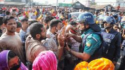 পোশাকশ্রমিকদের উসকে দিয়ে নাশকতার পরিকল্পনা