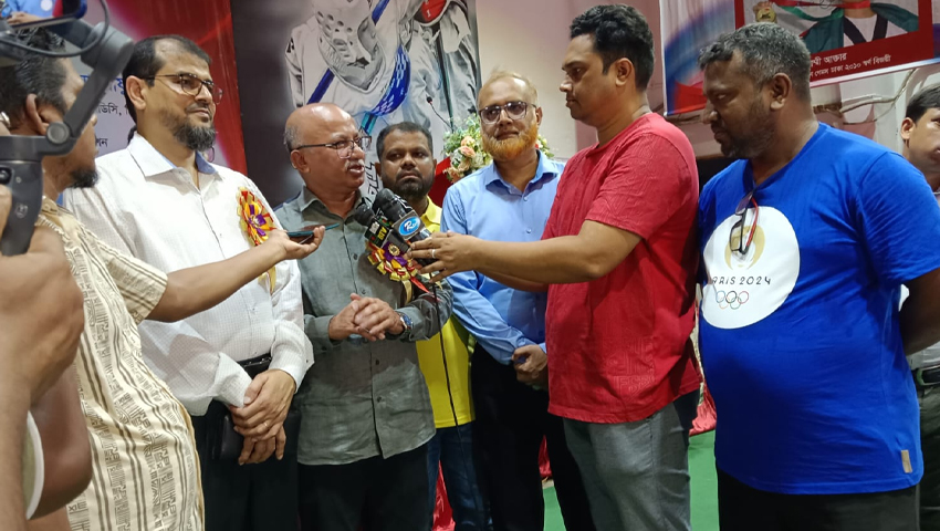 উদ্বোধনী অনুষ্ঠানে বিএনপির মিডিয়া সেলের সদস্য ও সময়ের আলো পত্রিকার উপদেষ্টা সম্পাদক শায়রুল কবির খান । ছবি : সময়ের আলো